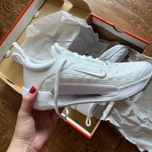 Brand new Nike zoom court tennis shoes